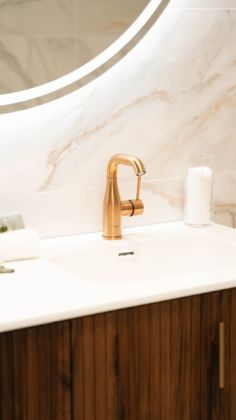 Avant, un échantillon
Après, un meuble sur mesure 
C’est ça, la signature Bains & Solutions 🛁
👉Jolie façade @salgar_net...